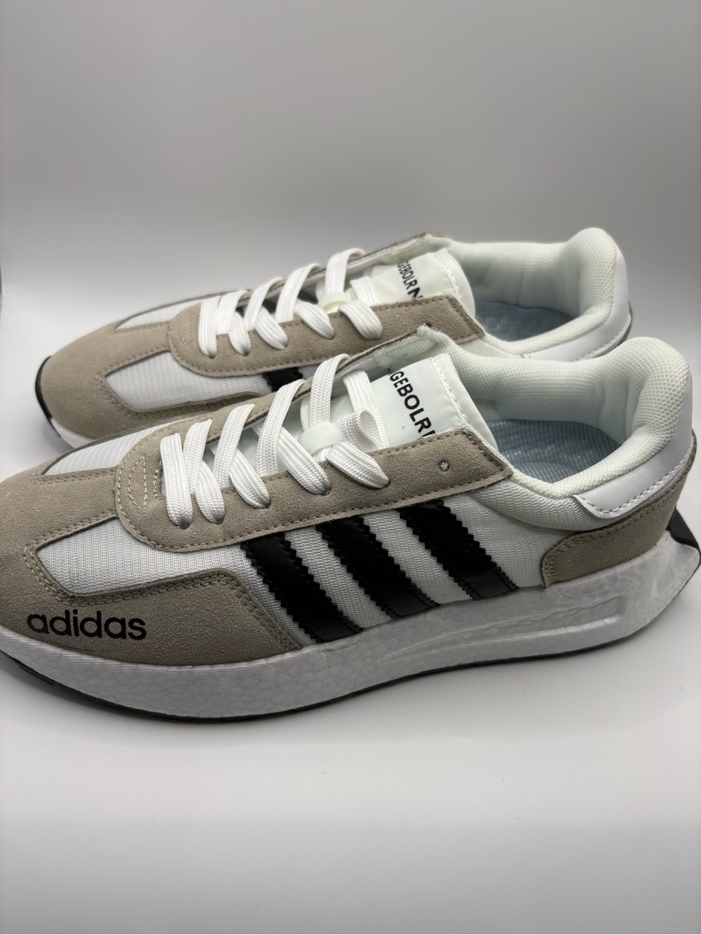 Adidas Men’s Size 7 Beige White Black Sneakers Like New - Picture 3 of 16